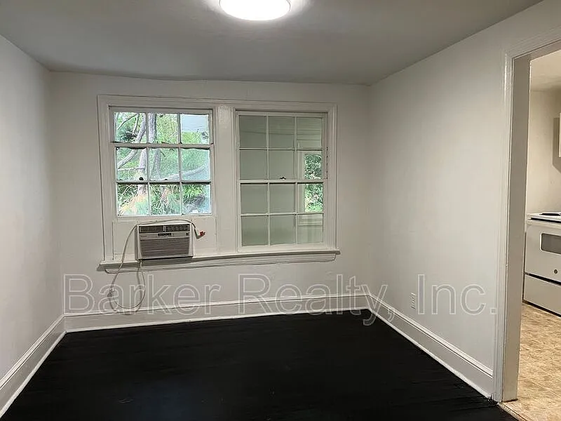2 bed, 1.0 bath, 1005 sqft, $800 — Photo 3