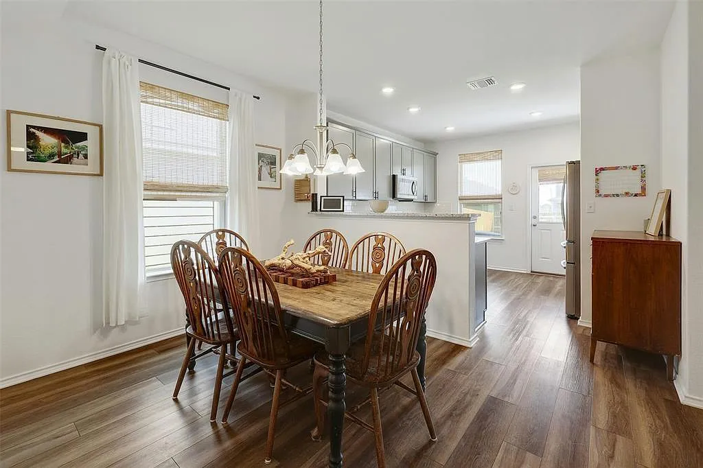 4 bed, 3.0 bath, 2057 sqft, $2,250 — Photo 4
