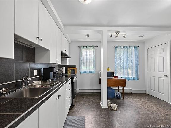 3rd image of 251 Carney St