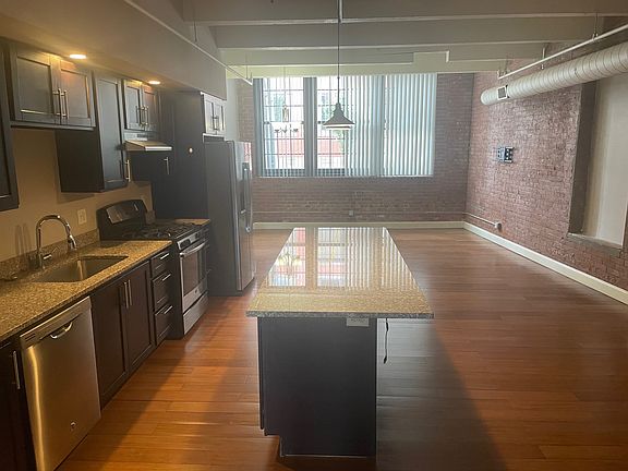 5th image of 535 Roosevelt Ave APT 200