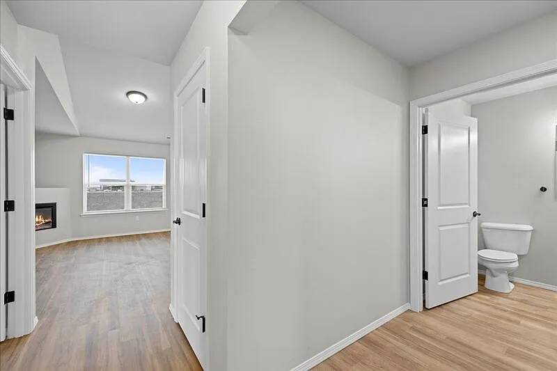 2 bed, 2.0 bath, 1007 sqft, $1,794 — Photo 3