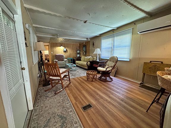 4th image of 12 Marshall Cook Rd