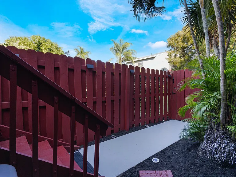7 Crossings Cir #H — Photo 32