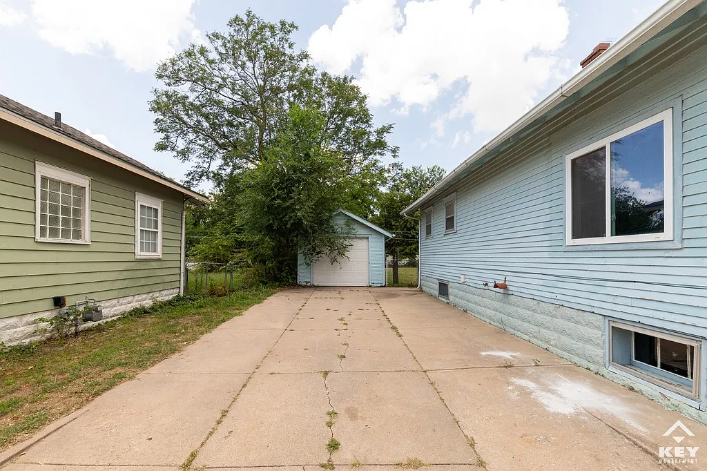 2 bed, 1.0 bath, 756 sqft, $750 — Photo 2
