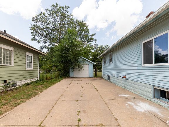2nd image of 223 N Meridian Ave