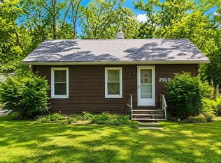 2100 Pompey St, Waterford, MI 48327