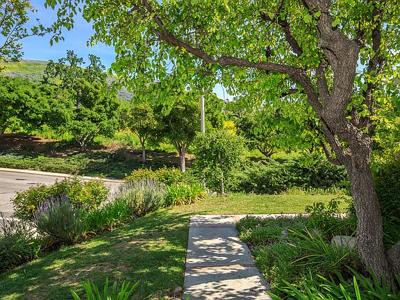 4th image of 407 View Park Ct