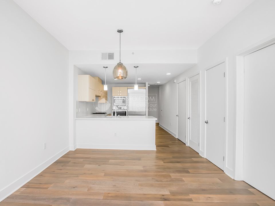 1st image of 72 Townsend St #512