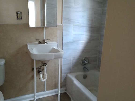 5th image of 3442 Navajo St #C