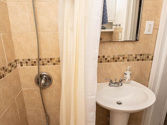 5th image of 1319 N West St #1