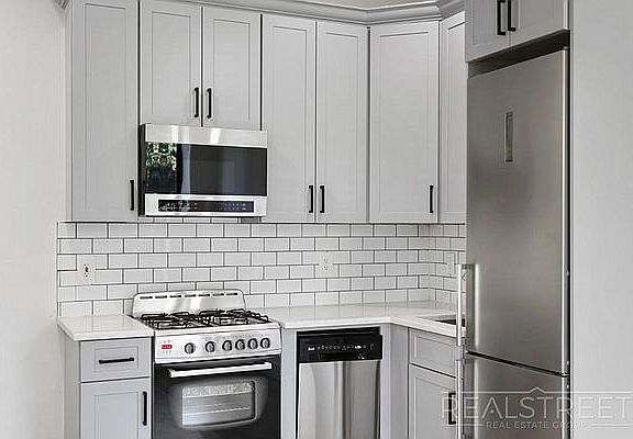 3rd image of 1401 Dean St Floor 2