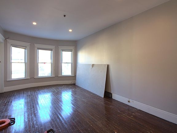 2nd image of 77 Princeton Pl #2