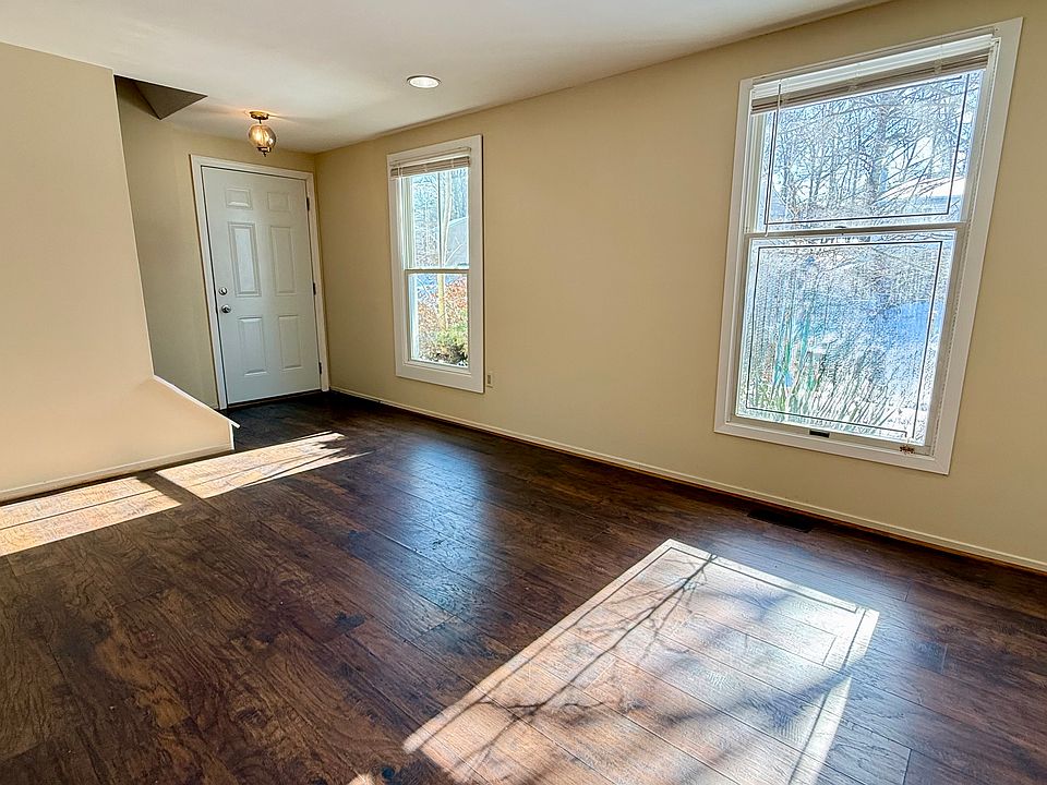 1st image of 4742 Hawksbury Rd