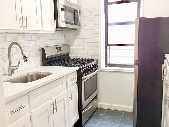 4th image of 222 E 17th St APT 5C