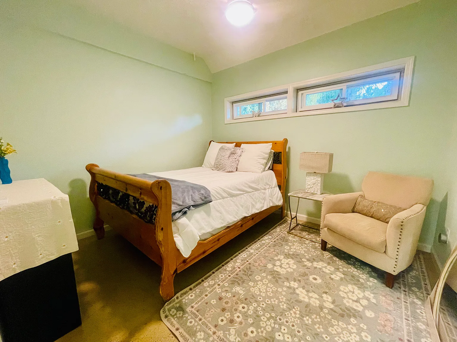 5 bed, 3300 sqft, $1,200 — Photo 2
