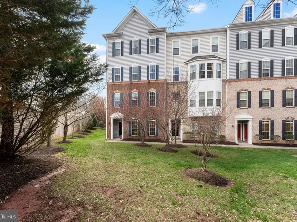 9541 Chancellorsville Ln, Manassas, VA 20110