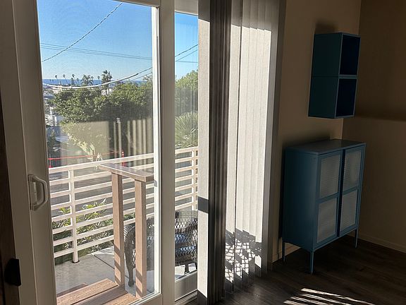 4th image of 7547 Miramar Ave