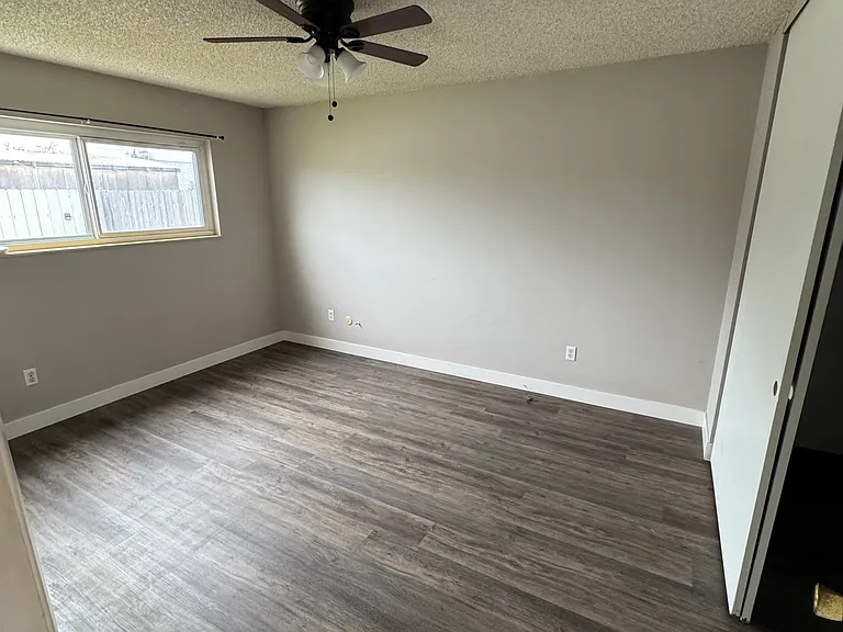 1630 Ionian St — Photo 11