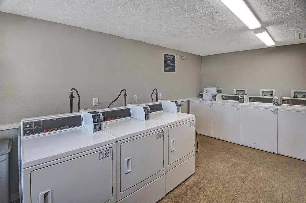 Broadview Oaks Apartments — Photo 3