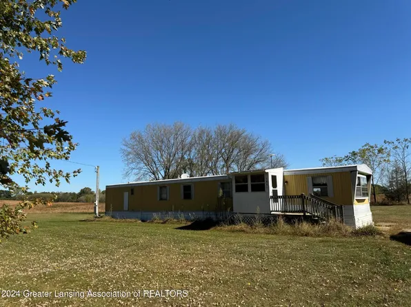 5885 S Royston Rd, Eaton Rapids, MI 48827