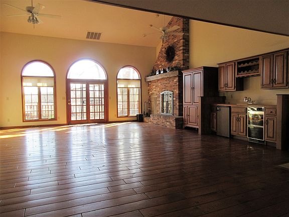 3rd image of 4941 Beechwood Ct
