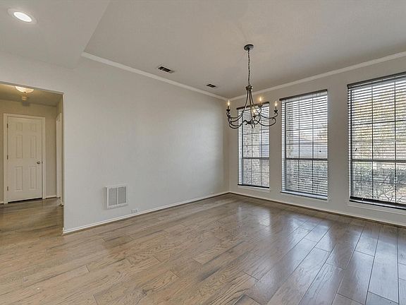 4th image of 4 Whittier Ct