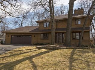 926 Palm Cir, Saint Paul, MN 55109