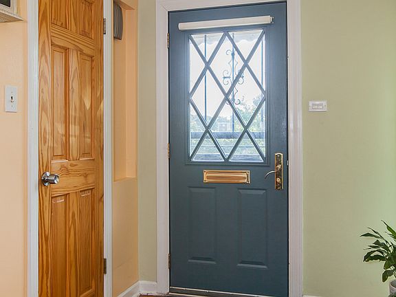 3rd image of 6050 N Oakley Ave