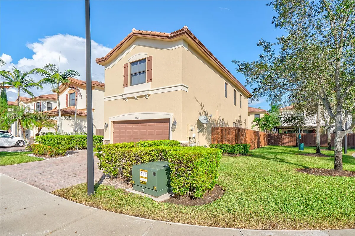 Building Photo - 8825 NW 100th Pl