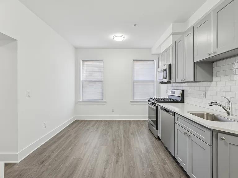 446-450 Irvine Turner Blvd #1E — Photo 6