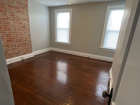 4th image of 880-896 E Whittier St #886