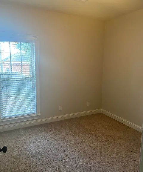 520 Stonegate Trl — Photo 13