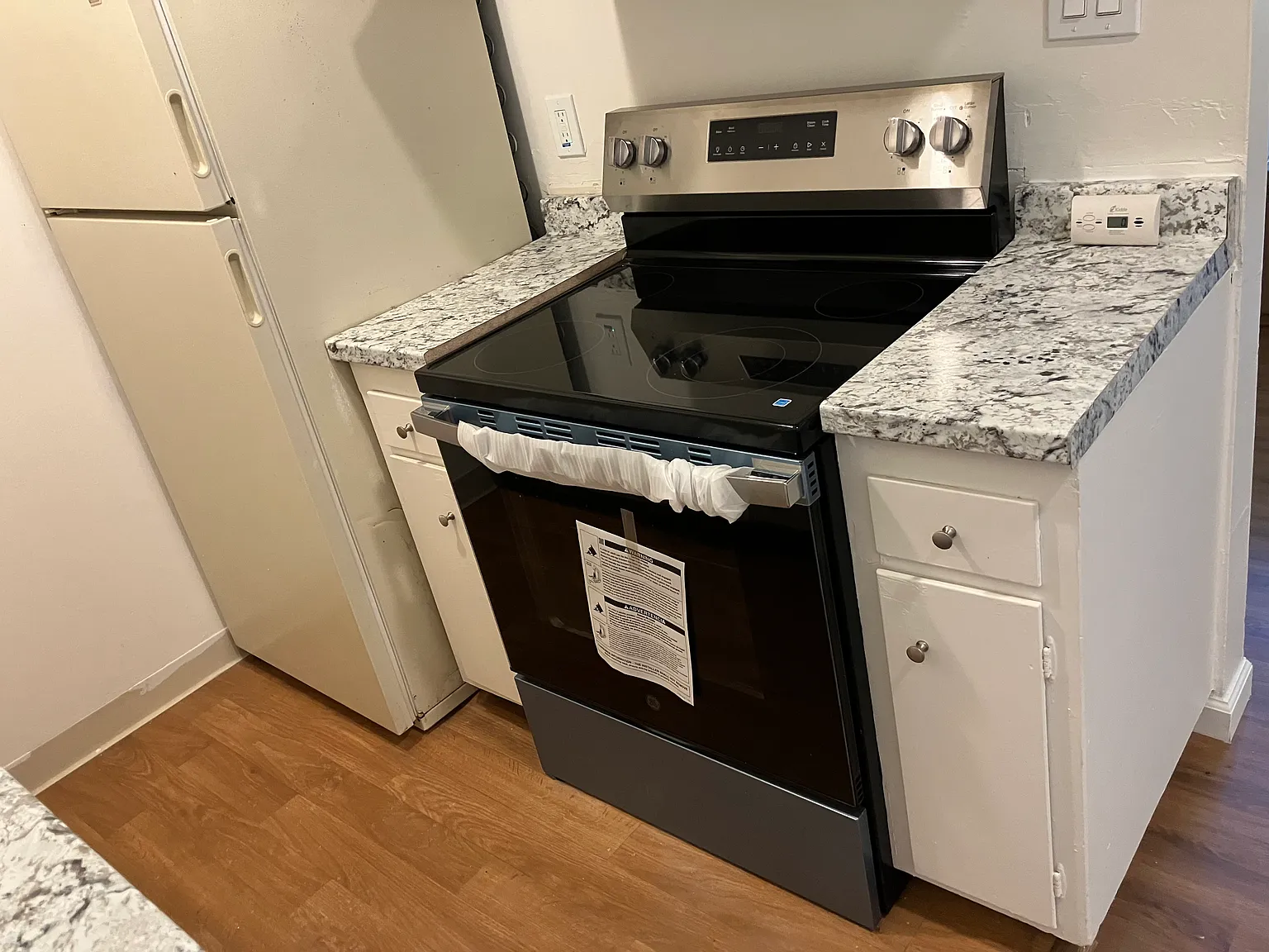 1 bed, 905 sqft, $1,385 — Photo 2