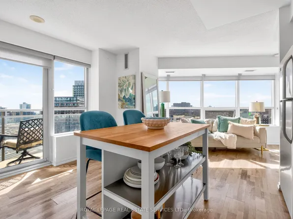 38 Joe Shuster Way #1318, Toronto, ON M6K 0A5