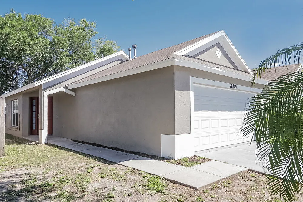 3 bed, 2.0 bath, 1140 sqft, $3,080 — Photo 3