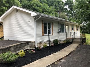 228 Peytons Creek Rd, Pleasant Shade, TN 37145