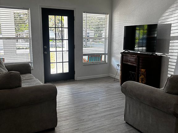 5th image of 4081 Rockefeller Ave