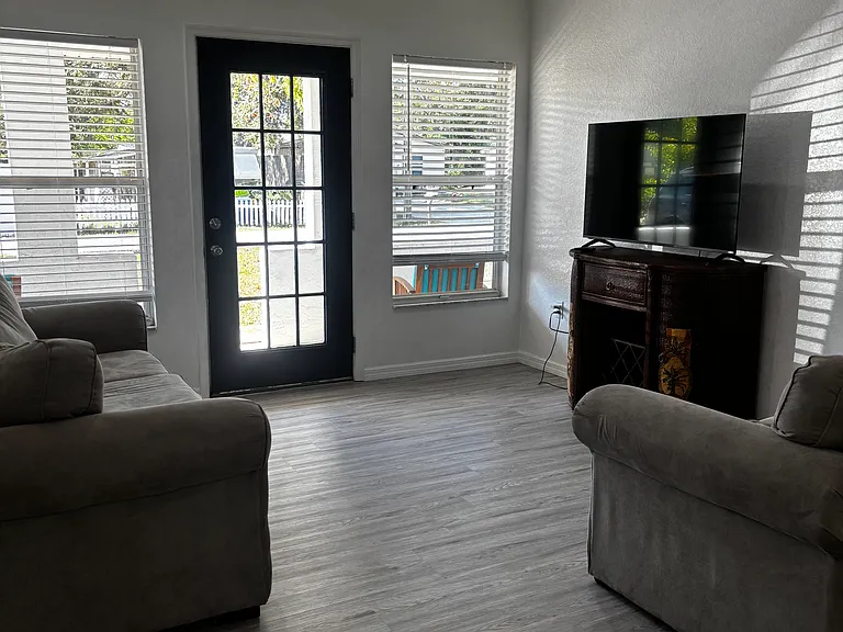 4081 Rockefeller Ave — Photo 5