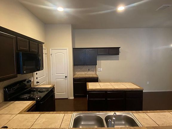 5th image of 709 Creekside Cir