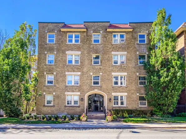 114 Vaughan Rd #105, Toronto, ON M6C 2M1