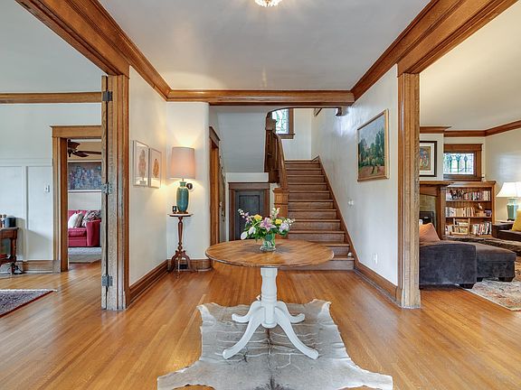5th image of 489 Stonewall St