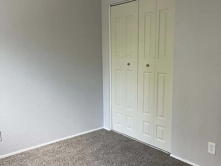 3260-3276 3306 Alexander Dr — Photo 15
