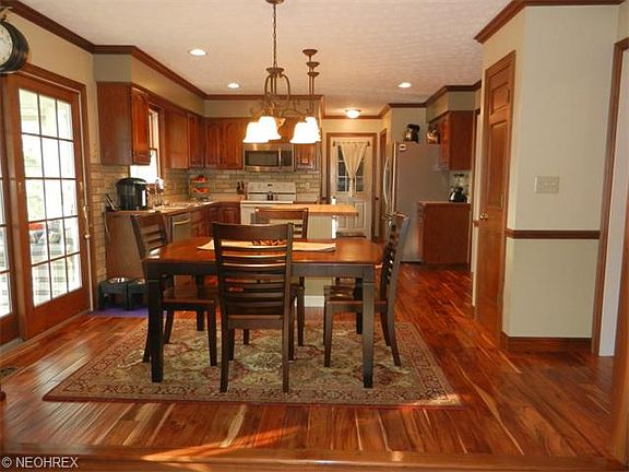 5th image of 235 Topaz Cir