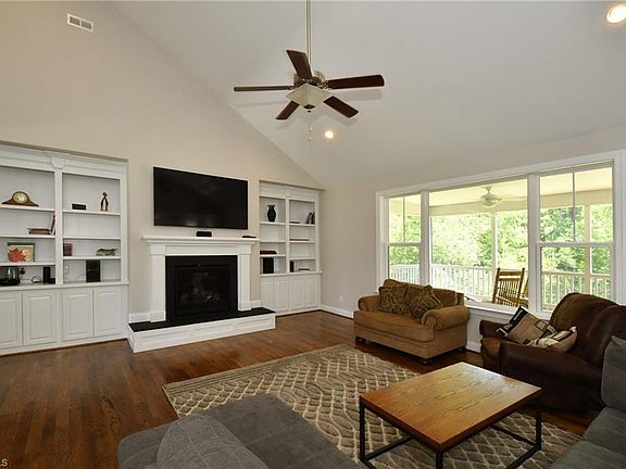 3rd image of 5390 Mercia Ct