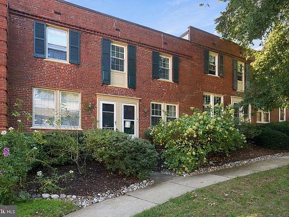 2nd image of 1201 S Barton St Unit 181