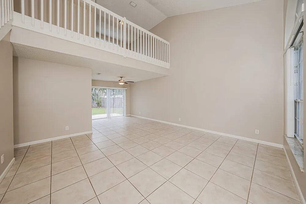 3 bed, 2.5 bath, 2050 sqft, $3,385 — Photo 4