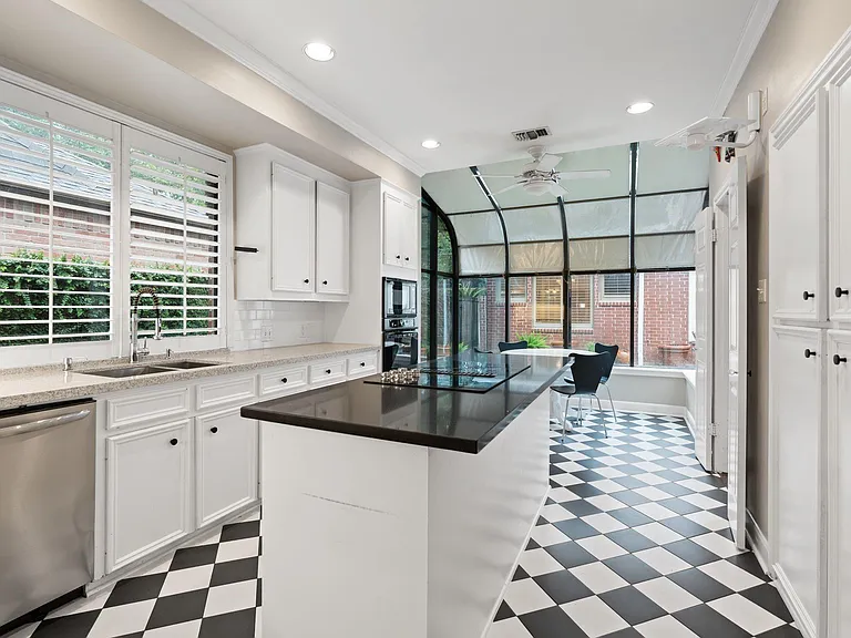 230 Lakeside Blvd — Photo 4