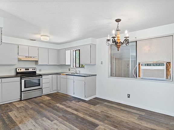 5th image of 718 18th Ave E