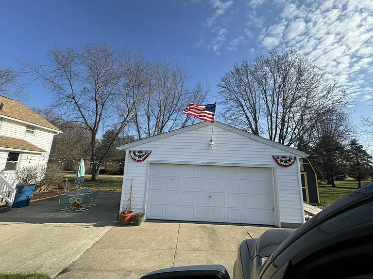 2592 Greensburg Rd — Photo 2
