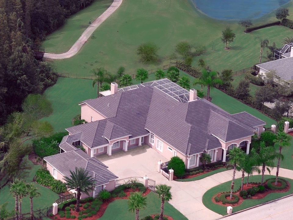 SINGLE STORY GOLF COURSE EXECUTIVE ESTATE
